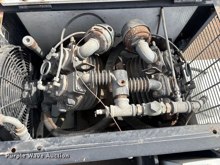 image for item FB5496 2017 Ford F550 utility / service truck