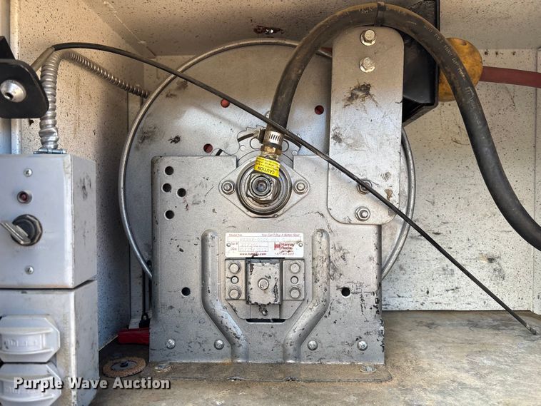 image for item FB5496 2017 Ford F550 utility / service truck