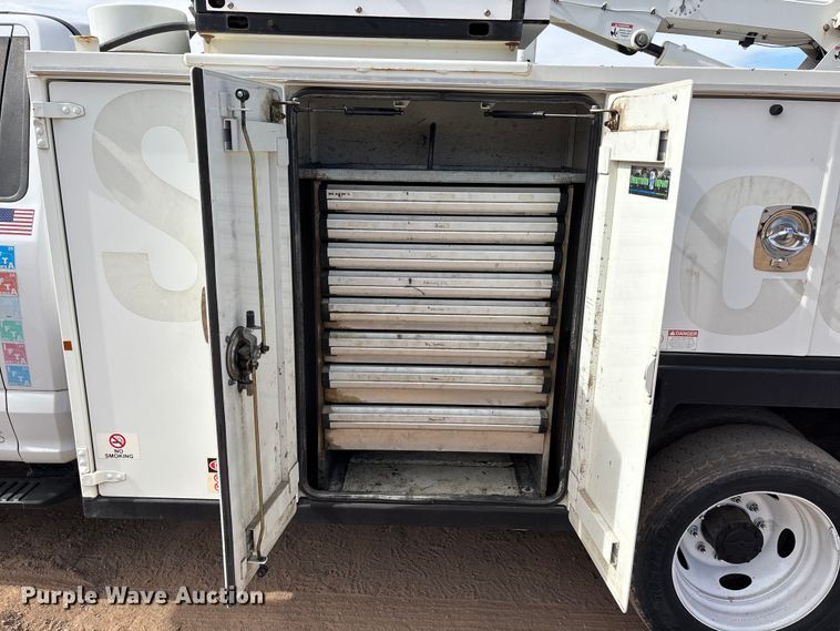 image for item FB5496 2017 Ford F550 utility / service truck