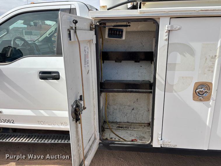 image for item FB5496 2017 Ford F550 utility / service truck