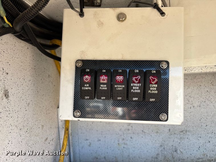 image for item FB5496 2017 Ford F550 utility / service truck