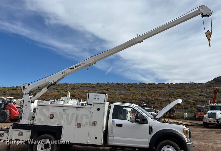 image for item FB5496 2017 Ford F550 utility / service truck