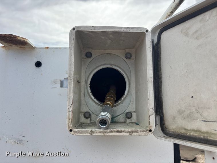 image for item FB5496 2017 Ford F550 utility / service truck