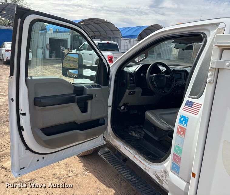 image for item FB5496 2017 Ford F550 utility / service truck