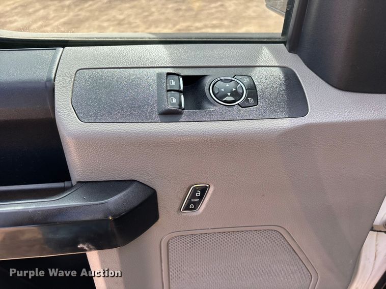 image for item FB5496 2017 Ford F550 utility / service truck