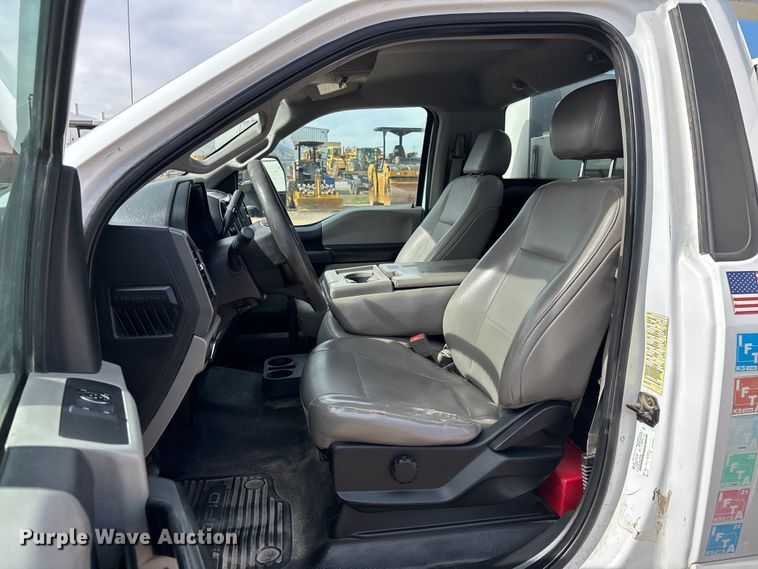 image for item FB5496 2017 Ford F550 utility / service truck