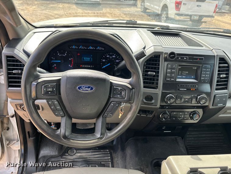 image for item FB5496 2017 Ford F550 utility / service truck