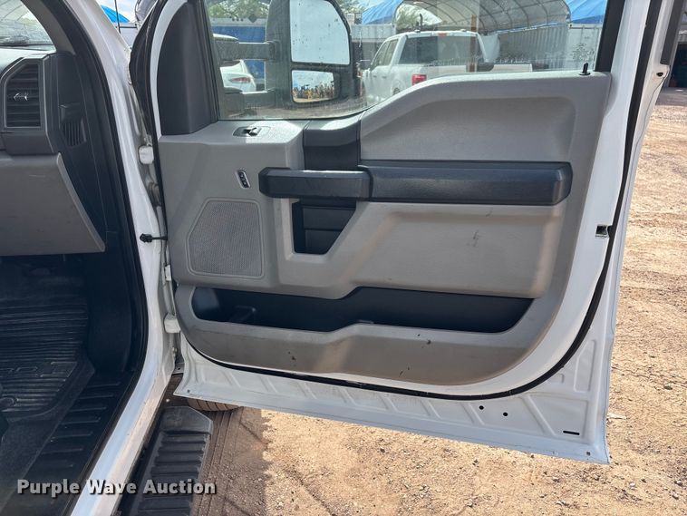 image for item FB5496 2017 Ford F550 utility / service truck