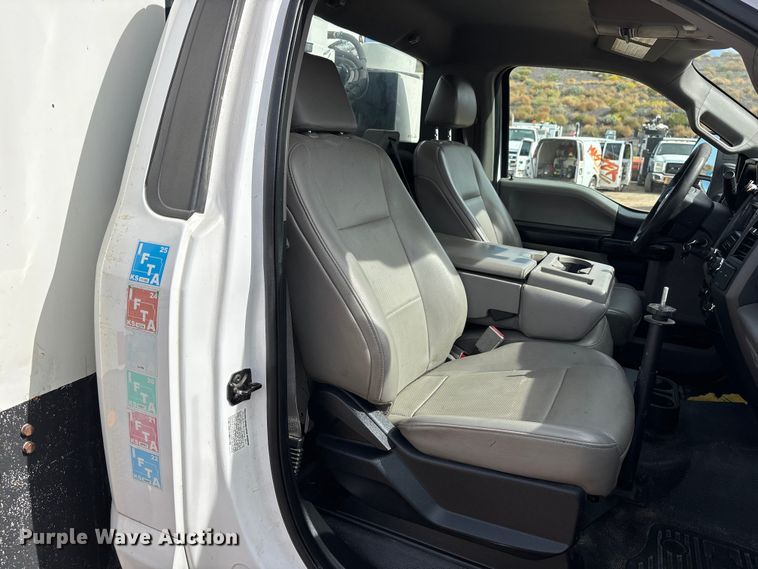 image for item FB5496 2017 Ford F550 utility / service truck