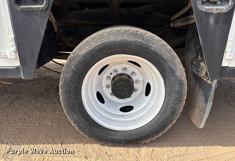 image for item FB5496 2017 Ford F550 utility / service truck