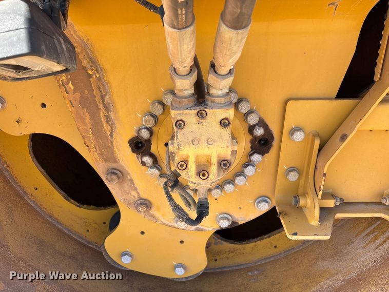 image for item FB5497 2016 Caterpillar CB64B double drum vibratory roller