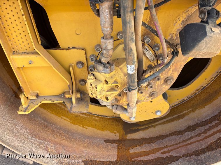 image for item FB5497 2016 Caterpillar CB64B double drum vibratory roller