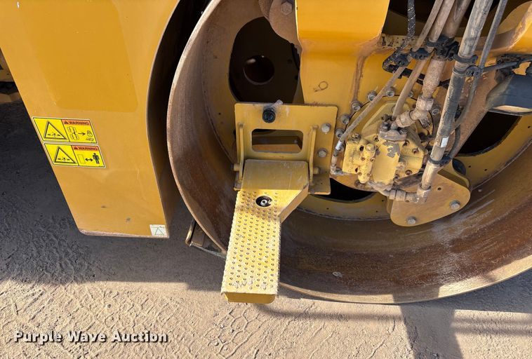 image for item FB5497 2016 Caterpillar CB64B double drum vibratory roller