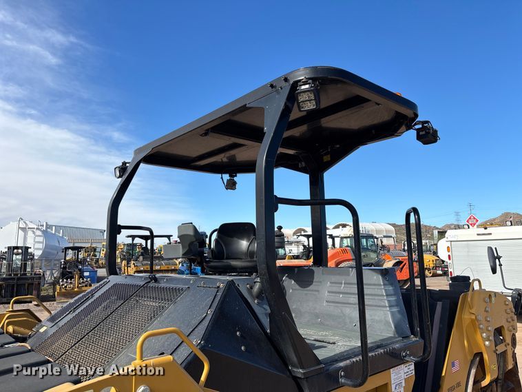 image for item FB5497 2016 Caterpillar CB64B double drum vibratory roller