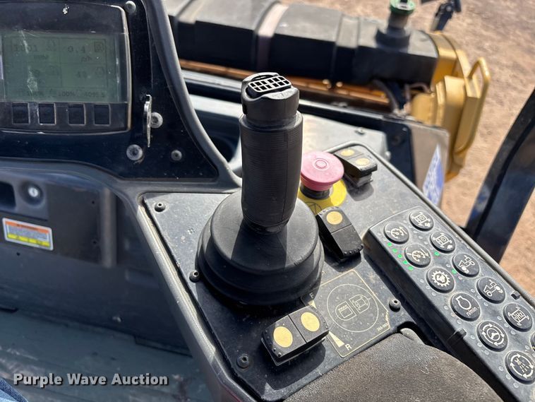 image for item FB5497 2016 Caterpillar CB64B double drum vibratory roller