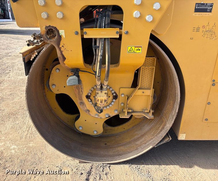 image for item FB5497 2016 Caterpillar CB64B double drum vibratory roller