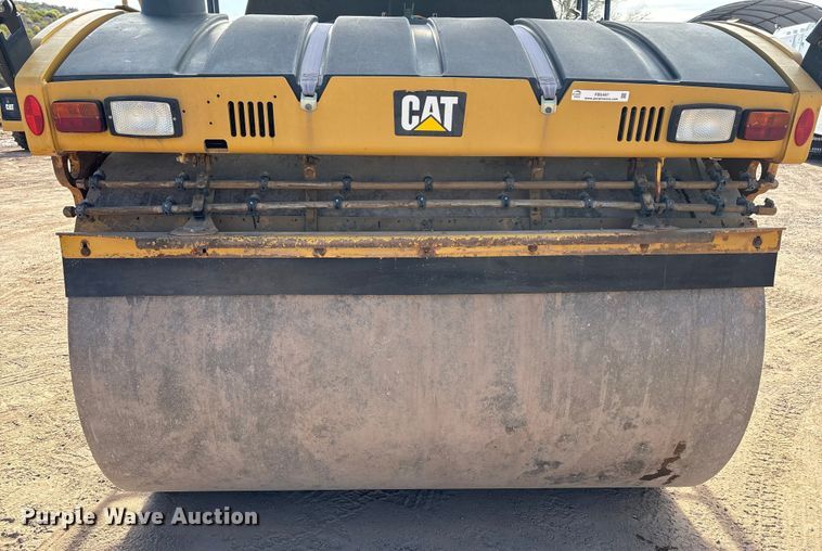 image for item FB5497 2016 Caterpillar CB64B double drum vibratory roller