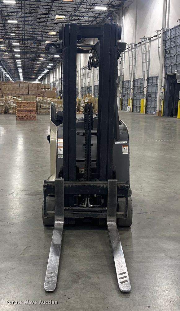 image for item FB5498 2017 Crown RC5545-40 forklift