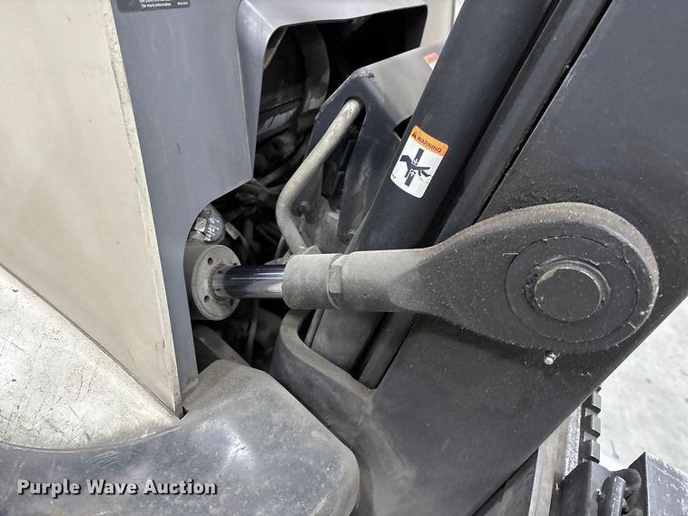 image for item FB5498 2017 Crown RC5545-40 forklift