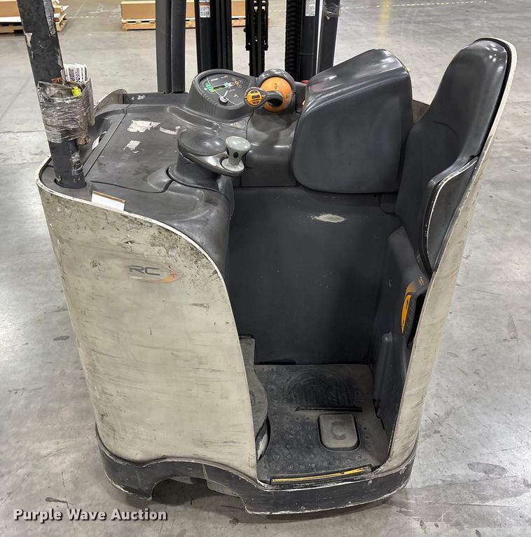 image for item FB5498 2017 Crown RC5545-40 forklift