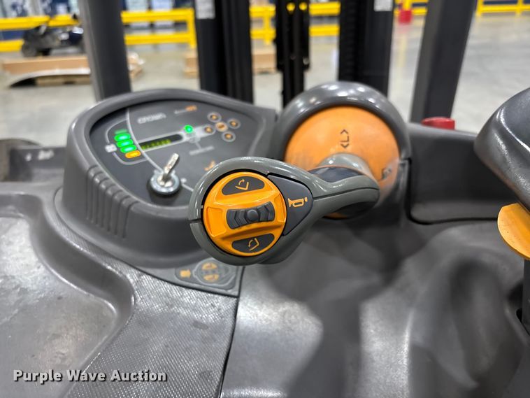 image for item FB5498 2017 Crown RC5545-40 forklift