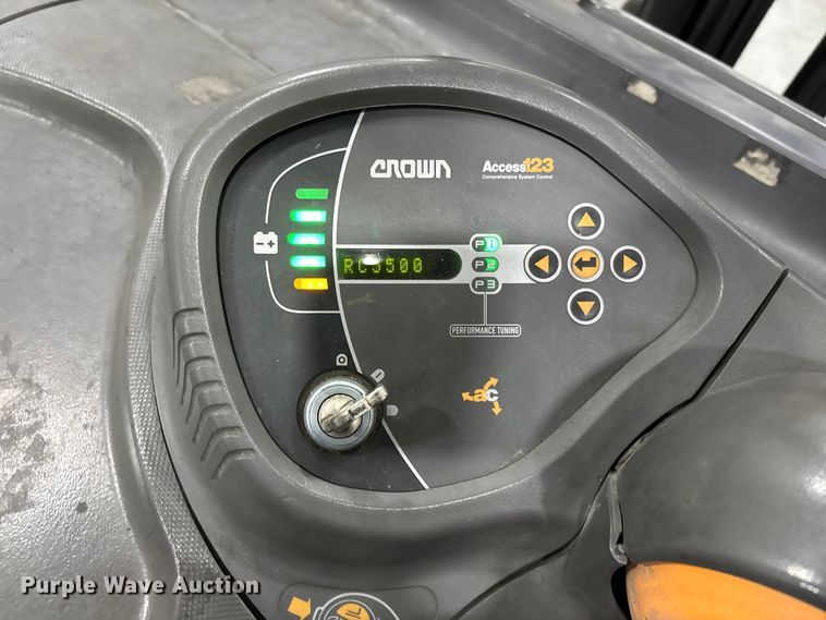 image for item FB5498 2017 Crown RC5545-40 forklift