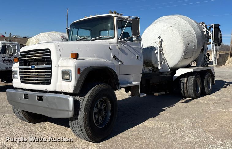 image for item FC1522 1993 Ford LT9000 ready mix truck