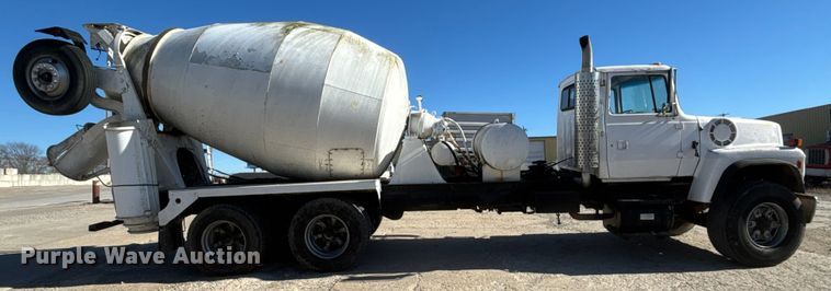 image for item FC1522 1993 Ford LT9000 ready mix truck