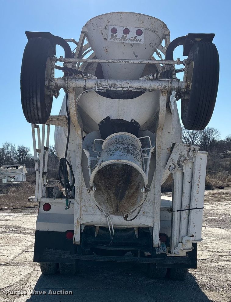 image for item FC1522 1993 Ford LT9000 ready mix truck