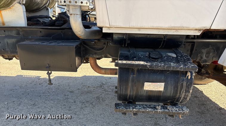 image for item FC1522 1993 Ford LT9000 ready mix truck