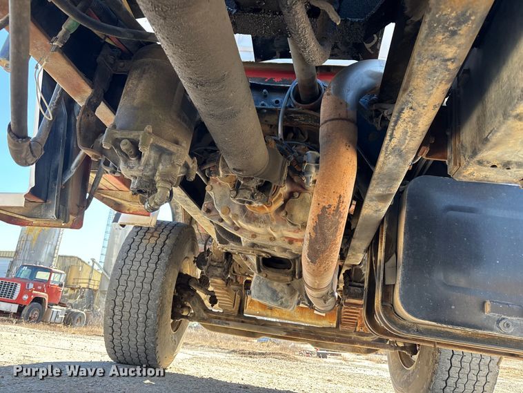 image for item FC1522 1993 Ford LT9000 ready mix truck