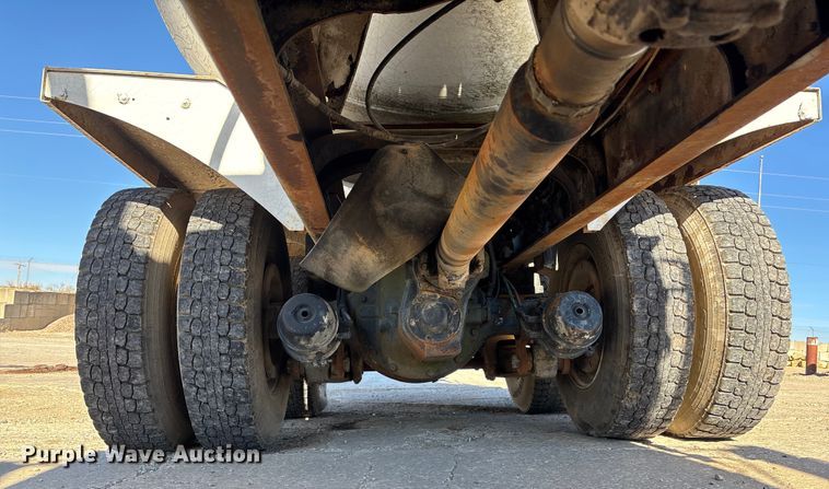 image for item FC1522 1993 Ford LT9000 ready mix truck