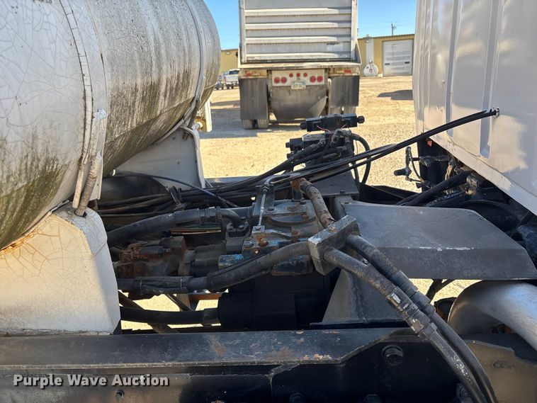 image for item FC1522 1993 Ford LT9000 ready mix truck