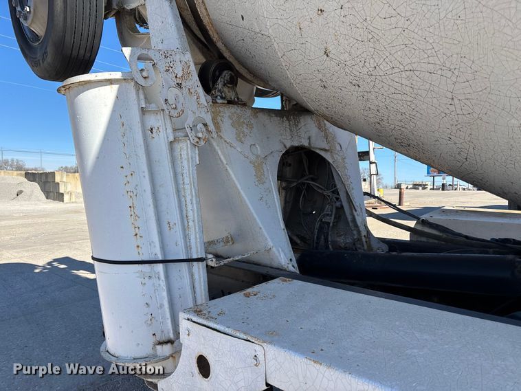 image for item FC1522 1993 Ford LT9000 ready mix truck