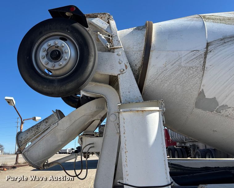 image for item FC1522 1993 Ford LT9000 ready mix truck