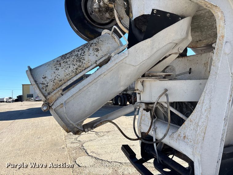 image for item FC1522 1993 Ford LT9000 ready mix truck