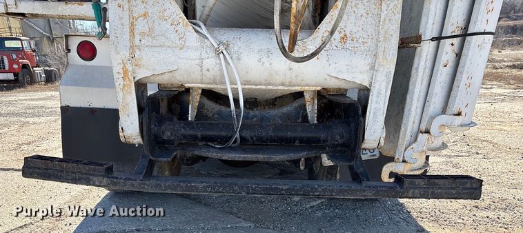 image for item FC1522 1993 Ford LT9000 ready mix truck