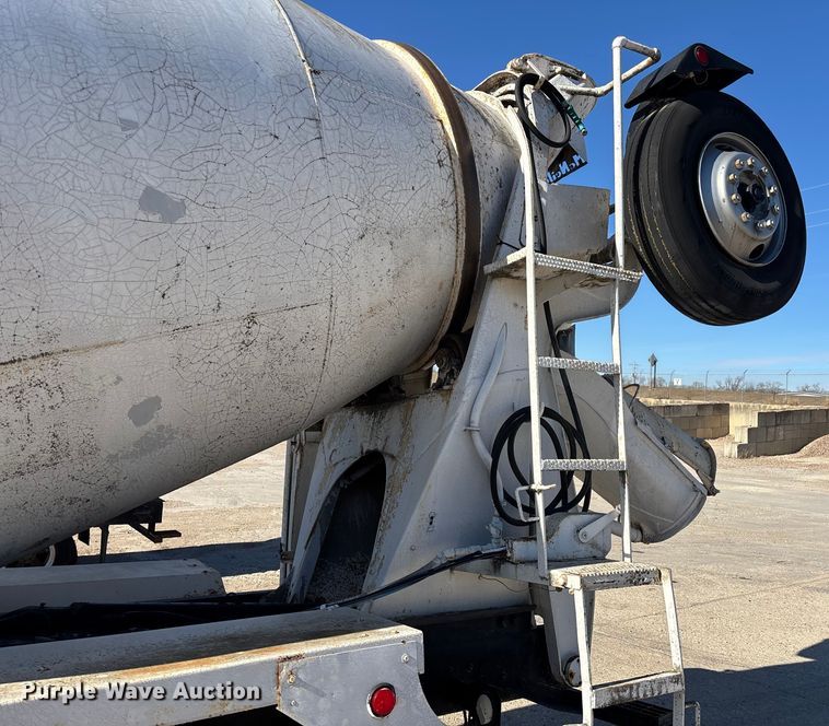 image for item FC1522 1993 Ford LT9000 ready mix truck