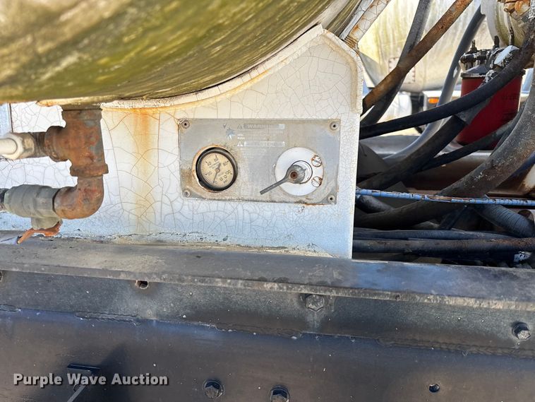 image for item FC1522 1993 Ford LT9000 ready mix truck