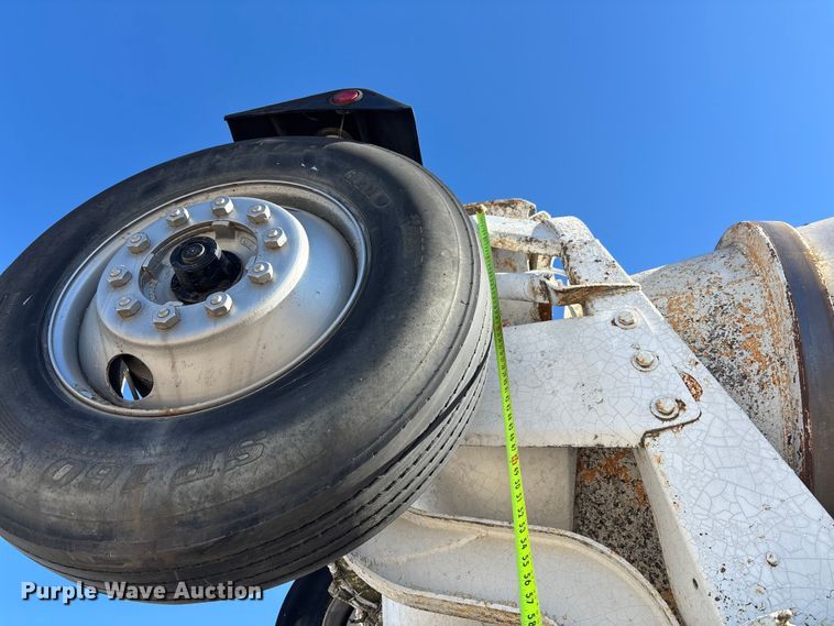 image for item FC1522 1993 Ford LT9000 ready mix truck