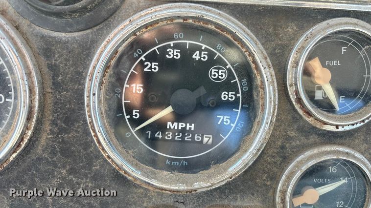 image for item FC1522 1993 Ford LT9000 ready mix truck