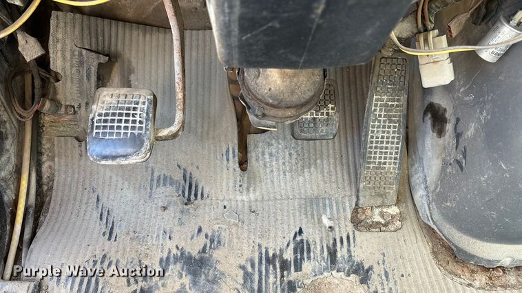 image for item FC1522 1993 Ford LT9000 ready mix truck