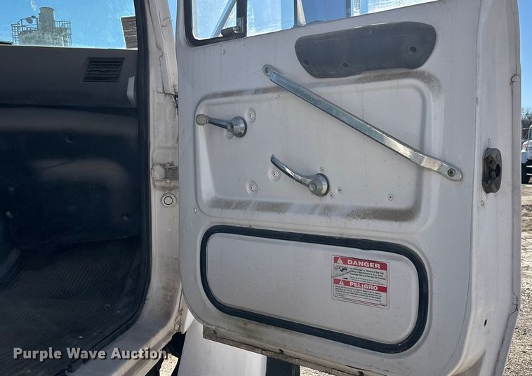 image for item FC1522 1993 Ford LT9000 ready mix truck