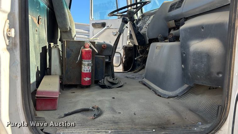 image for item FC1522 1993 Ford LT9000 ready mix truck