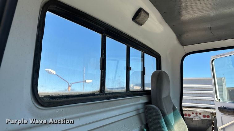 image for item FC1522 1993 Ford LT9000 ready mix truck