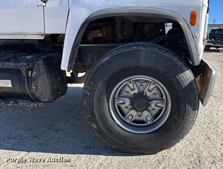 image for item FC1522 1993 Ford LT9000 ready mix truck