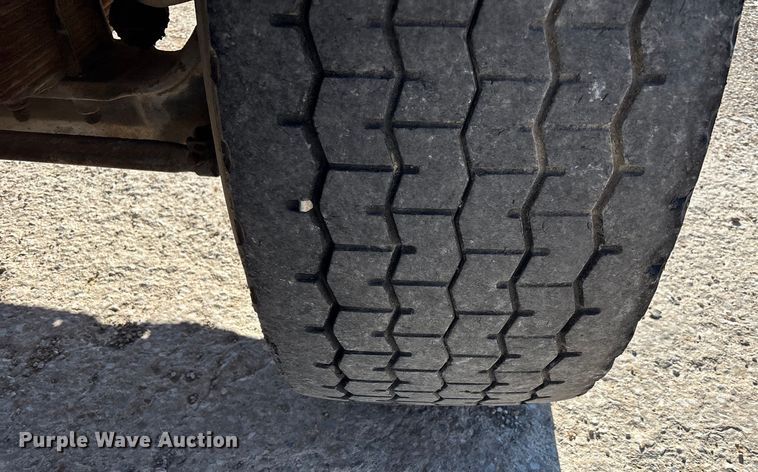 image for item FC1522 1993 Ford LT9000 ready mix truck