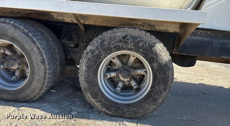 image for item FC1522 1993 Ford LT9000 ready mix truck