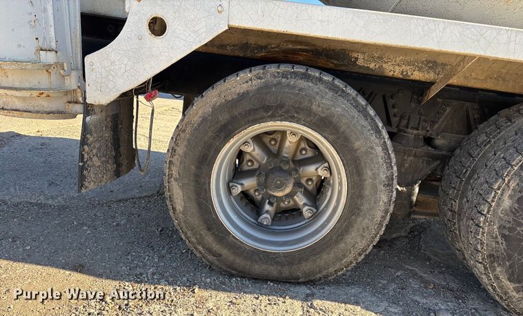 image for item FC1522 1993 Ford LT9000 ready mix truck