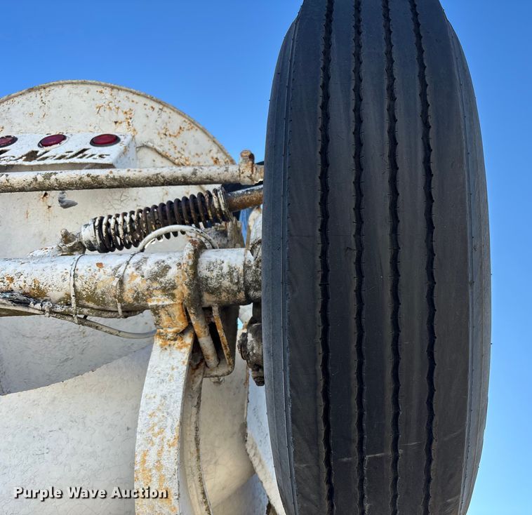 image for item FC1522 1993 Ford LT9000 ready mix truck